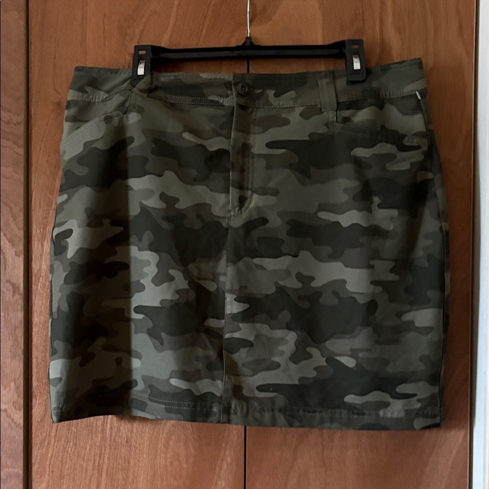 Eddie Bauer Women's Green Camouflage Skort